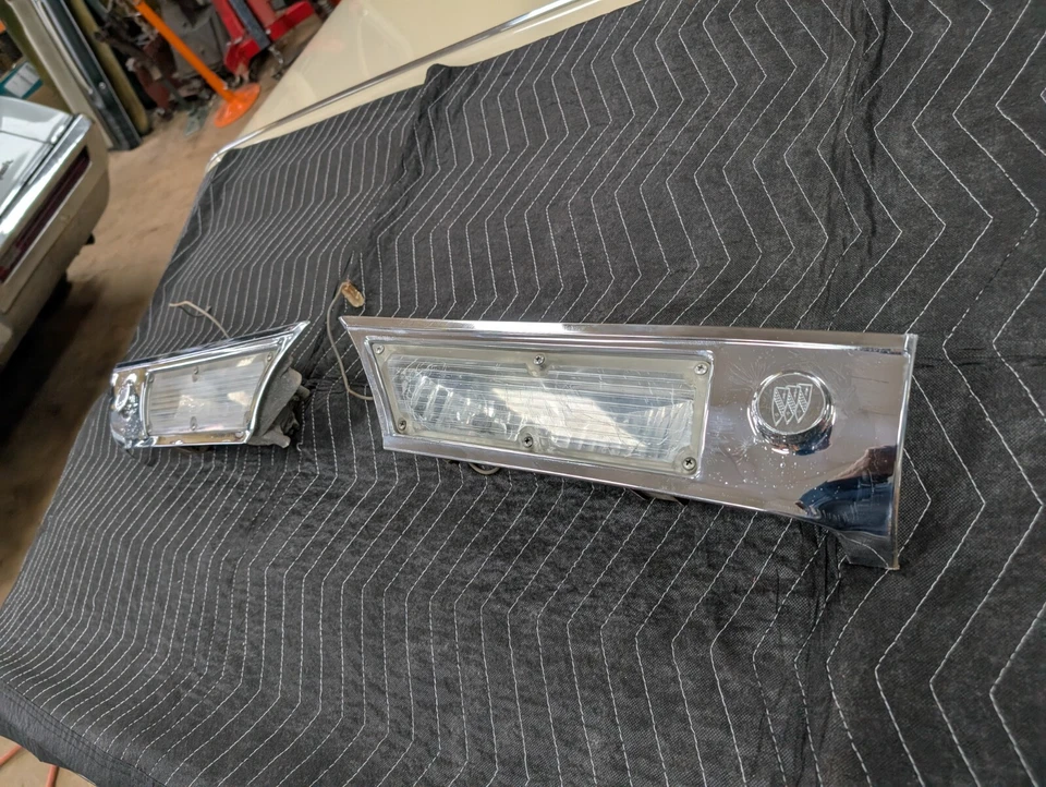 1963 Buick Wildcat Cornering Lights Front Fender Marker Lamps Electra - Image 3 of 4