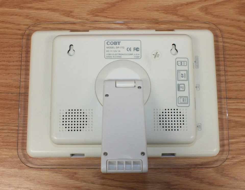 Genuine Coby (DP-772) White 7" (Inch) Screen Digital Photo Frame w/ MP3 Player - Image 4 of 4