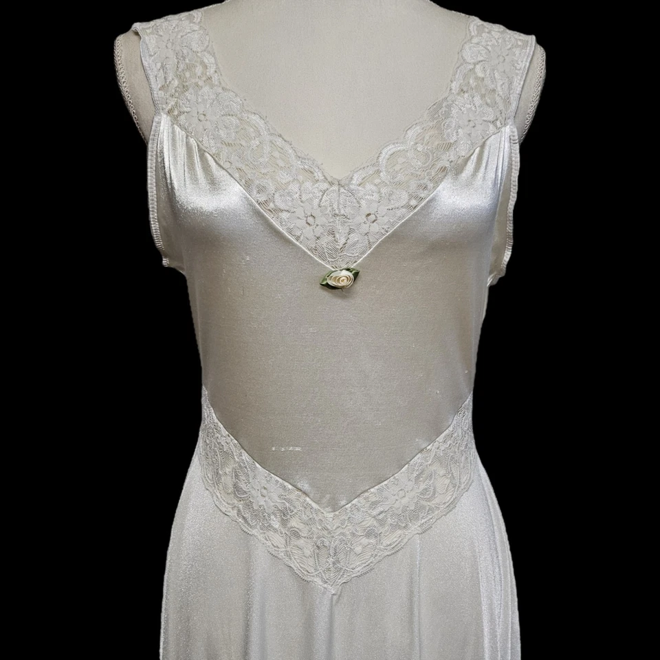 Vassarette Ivory Lace Detail Sheer Flowy Feminine Slip Size M Made In USA - Image 2 of 4
