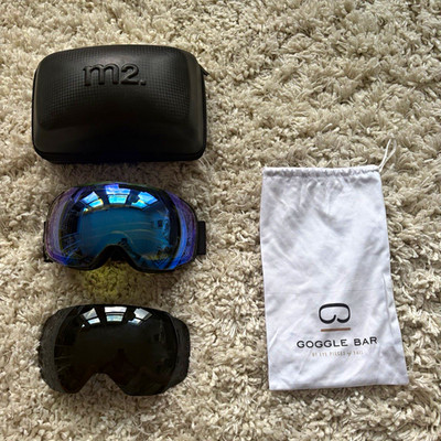 Anon M2 Ski/Snowboard Goggles Black Frame 2 Lenses Interchangeable Case