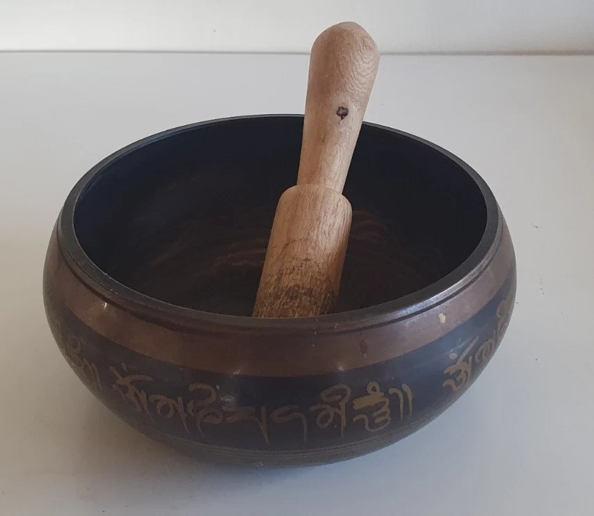 Vintage Singing Sound Bowl with Mallet - Image 4 of 4