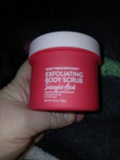 exfoliating body scrub And Lotion Set is formulated with salicylic acid.