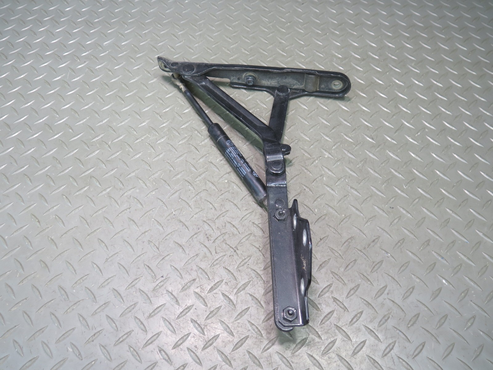 08-19 MASERATI GRANTURISMO M145 REAR LEFT & RIGHT TRUNK LID HINGE SUPPORT SET
