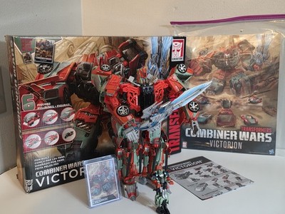 Hasbro Transformers Combiner Wars Victorion Set Complete. 