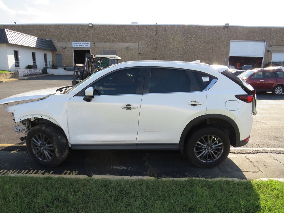 Mazda CX5 2017 cabina caja de fusibles Foto 2 de 4
