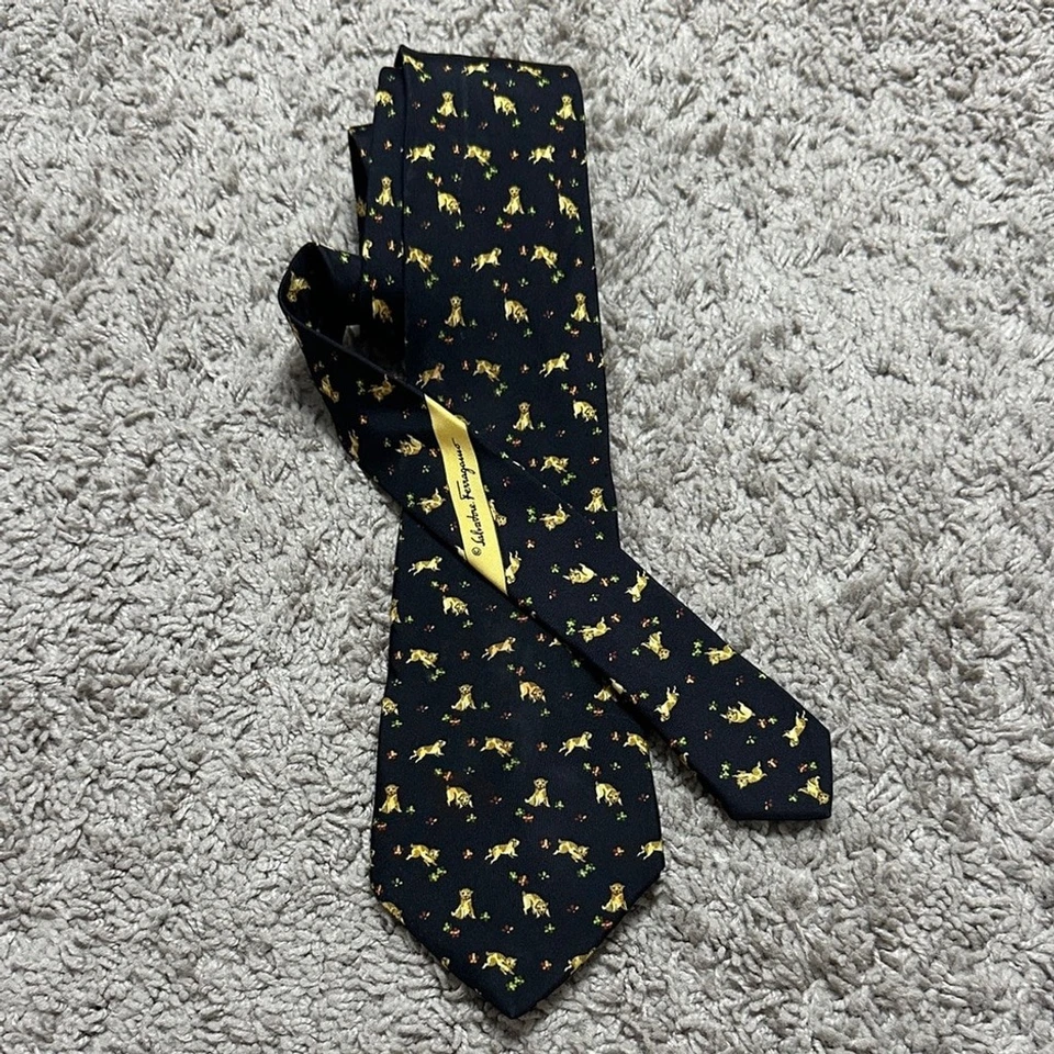Corbata Salvatore Ferragamo Para Hombre Negra Seda Patrón Perro Dorado Hecha en Italia Foto 2 de 4