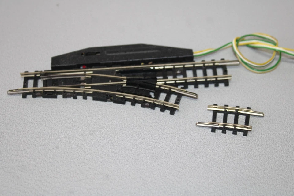 Minitrix Weiche rechts elektrisch Spur N #L265