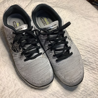 Skechers Shoes Women 9 White / Black  2.0 Flex Sole Memory Foam  Sneaker