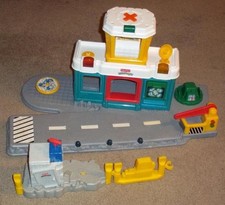 2001 FISHER PRICE LITTLE PEOPLE AIRPORT PLAY SET #77831, PLUS GAS STATION PUMPS