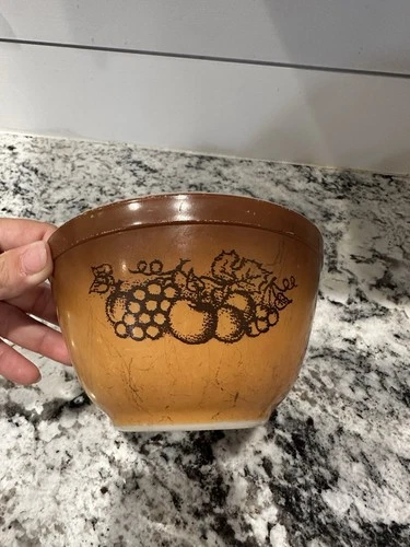 Vintage Pyrex 401 Old Orchard Brown Ombre Fruit 1.5 Pint Small Mixing Bowl