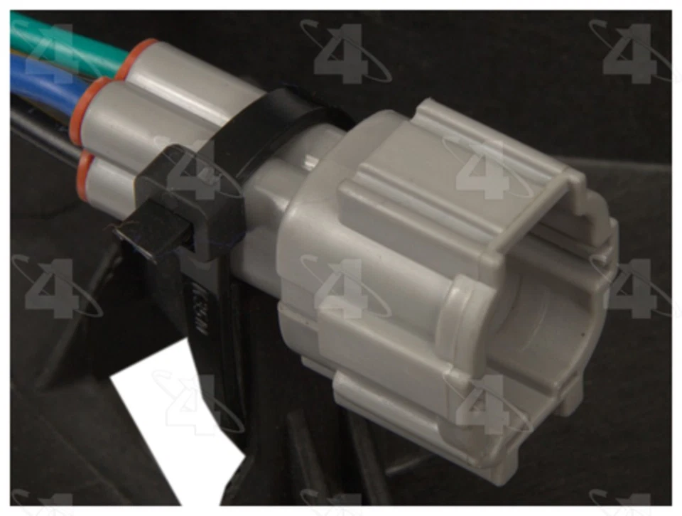 Ventilador de radiador y condensador doble Four Seasons para Infiniti I30 1996-1999 Foto 4 de 4