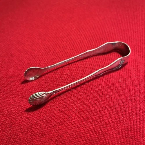 REED & BARTON STERLING SILVER SUGAR TONGS WITH CLAM SHELL