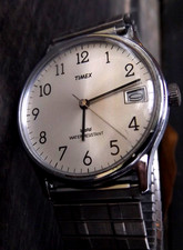 MENS  CHROME TIMEX 35 MM WIND UP DATE DIAL  STRETCH  STRAP  RUNS GREAT EZ READ