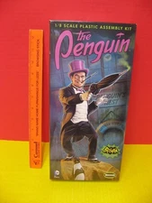 2016 MOEBIUS 1/8 SCALE 9" TV PENGUIN BURGESS MERIDETH ROCK DISPLAY BASE UMBRELLA