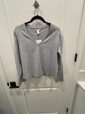 Athleta Essential V-Neck Top Size M Gray Long Sleeve Retails $ 55 NWT