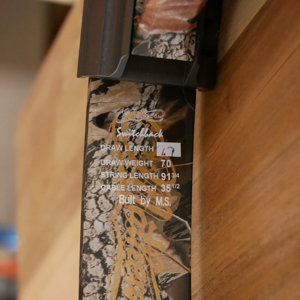 Arco compuesto Matthew's Switchback XT RH Solo Cam cargado con estuche, flechas, liberación Foto 3 de 4