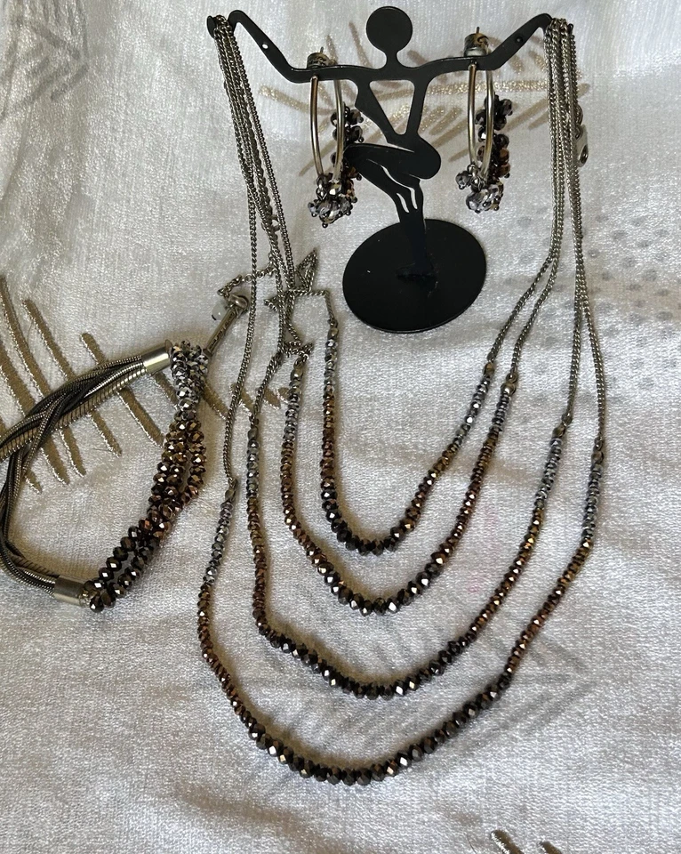 Kenneth Cole Ombre necklace bracelet and hoop earrings Set - Image 3 of 4