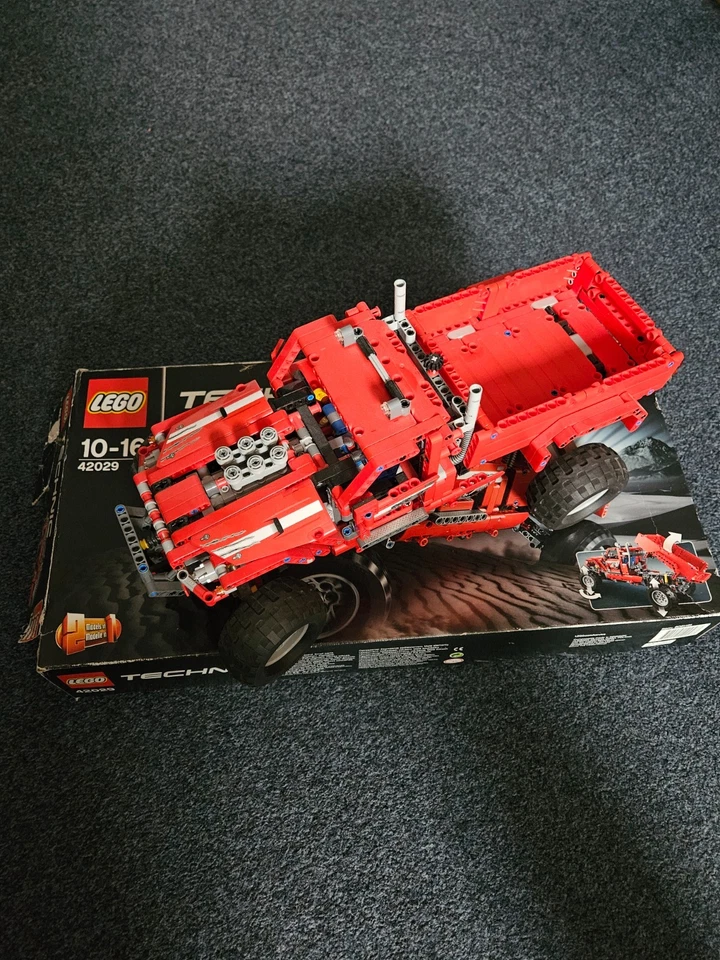 LEGO Technic 42029 Customized Pick up Truck, photo 3 of 5