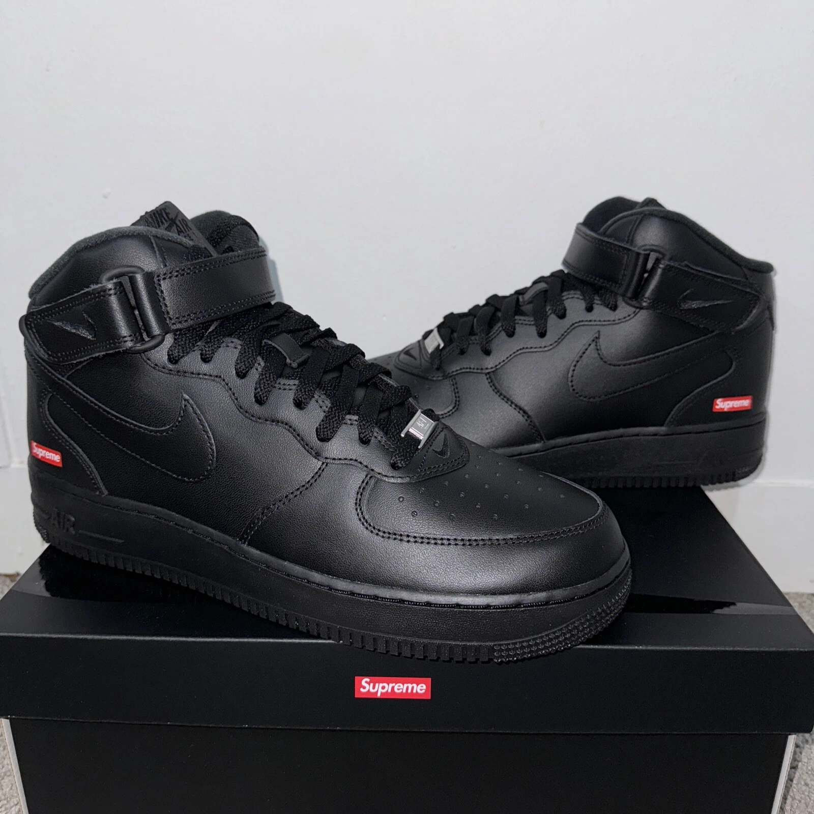 Taille 10,5 Homme   Logo Nike Supreme x Air Force 1 Mid Box   Triple Noir