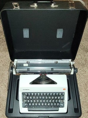 Vintage 1977 Olympia SM9-13 Portable Typewriter & Case W Germany