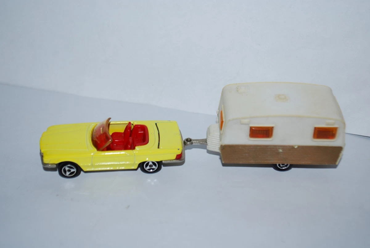Coffret Majorette – Peugeot 204 C Cabriolet Avec Canoë – Échelle 1:65 – Vert