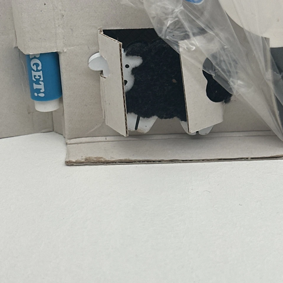 Sheep blue black white memo board pen eraser; "Don't Ewe Forget" Avon W/ Box - Image 2 of 4