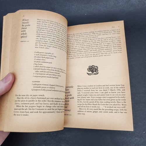 1974 Vintage Cookbook: An Invitation to Indian Cooking by Madhur Jaffrey - Picture 9 of 16