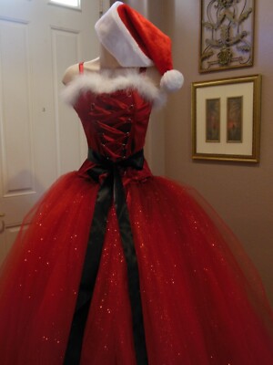 martha may christmas dress Martha May Whovier is THE Christmas style icon #grinch #christmas #marthamay