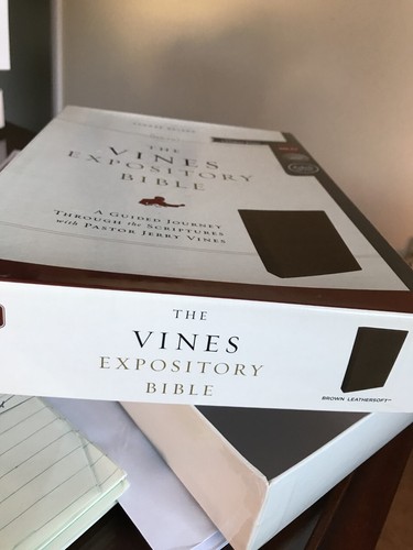 NKJV, The Vines Expository Bible, A Guided Journey Through the Scriptures - Picture 4 of 6
