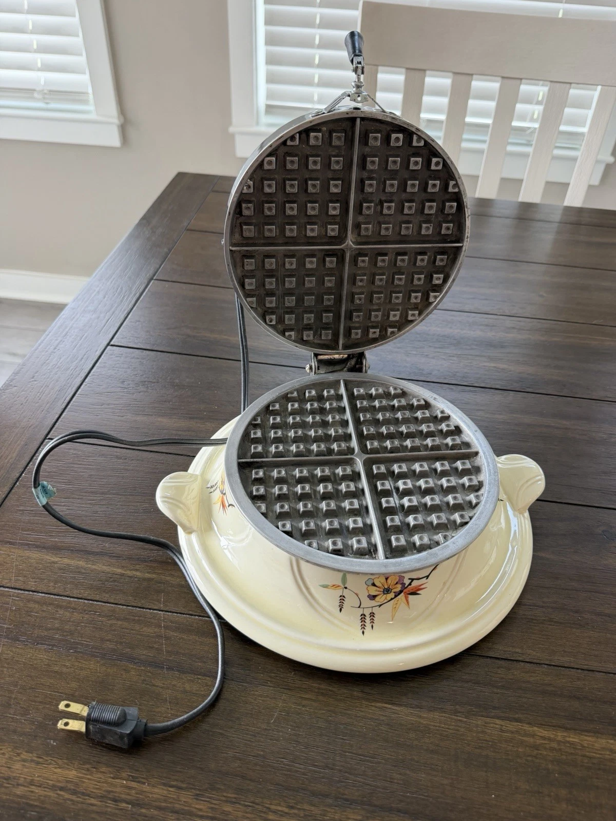 Vintage Westinghouse Porcelain Waffle Iron - Works