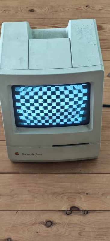 Apple Macintosh classic M0420 Vintage Computer desktop.