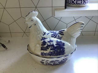 Vintage Blue Willow Hen On Nest Chicken England Covered Dish Regal Ceramic