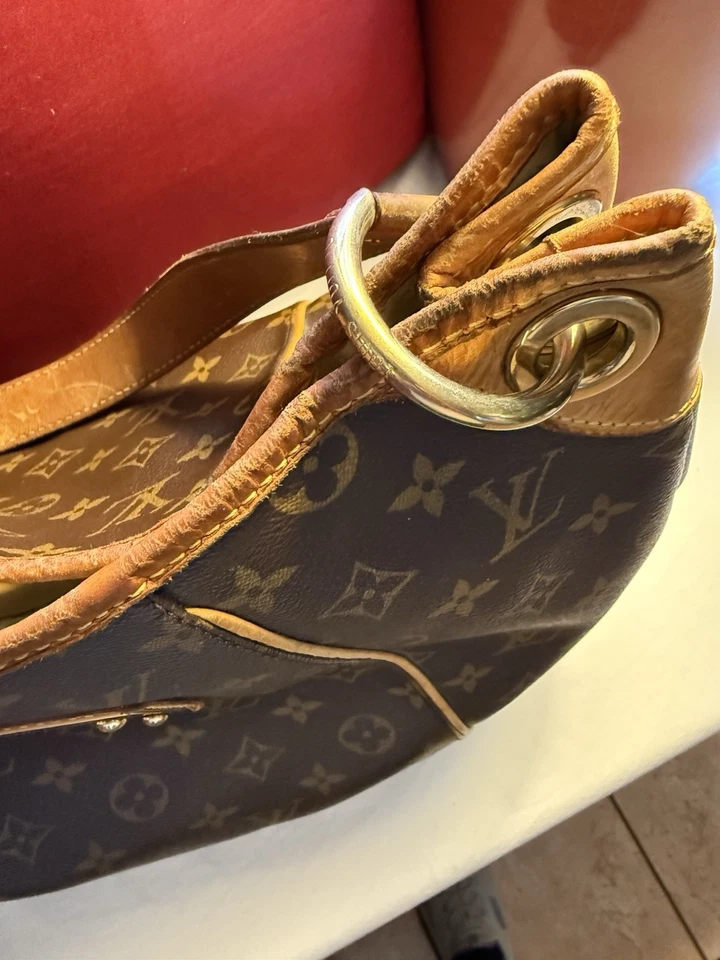Vintage “LOUIS VUITTON” H/C Monogram Galleria PM Shoulder Handbag Collector Item - Image 3 of 4
