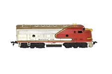 Mantua Tyco Ho Santa Fe 4015 Locomotive War Bonnet Livery Runs Model Railroad