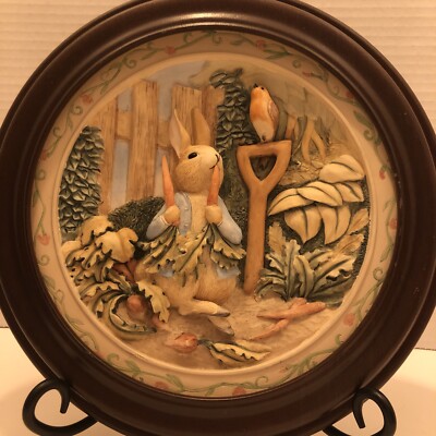 The World Of Beatrix Potter ''The Tale of Peter Rabbit'' 3D Plate 8.5'' 26-D8-15.1