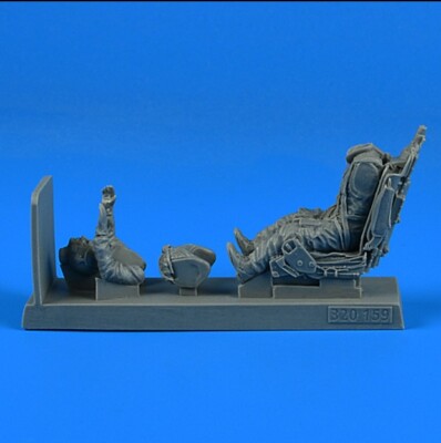 MW22 AEROBONUS 320159 SOVIET PILOT WITH EJ. SEAT FOR MIG-21 1/32 FIGURE