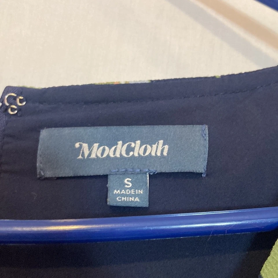 ModCloth Retro Vintage Inspired Floral Dress Size S - Image 4 of 4