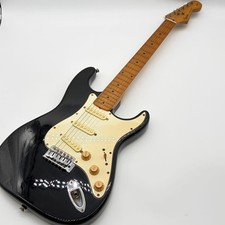 Imballaggio sicuro per chitarra elettrica coreana Squier by Fender Stratocaster!