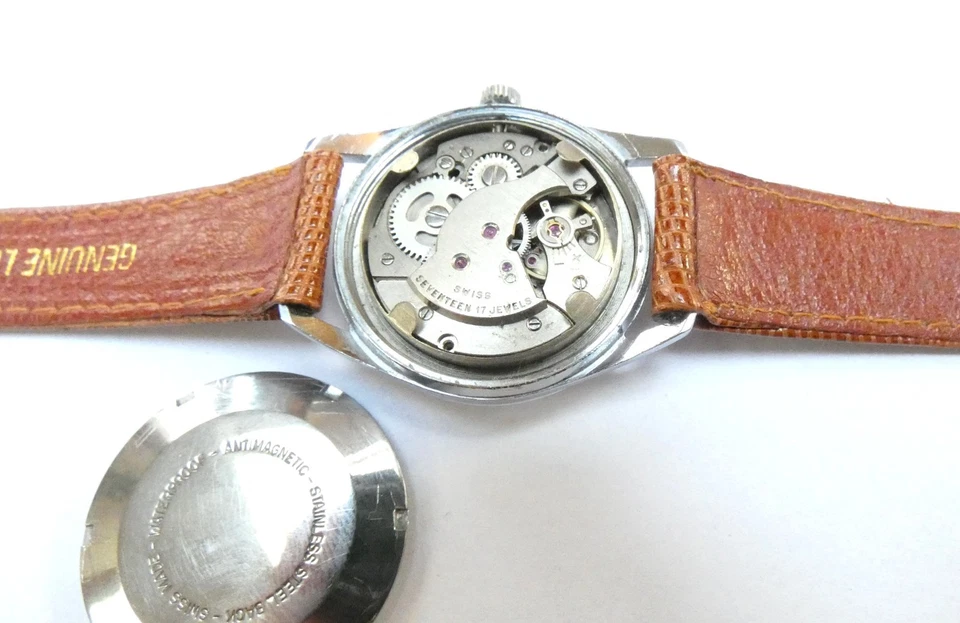 Vintage CORNAVIN GENEVE watch from Switzerland  with Old, Lizard skin Straps - Image 4 of 4