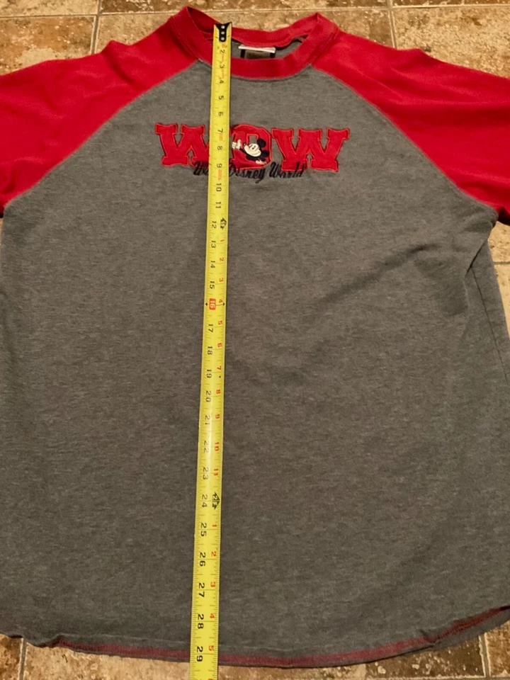 CAMISETA BORDADA VINTAGE WALT DISNEY WORLD (HOMBRE XL) GRIS ROJO USADA Foto 3 de 4