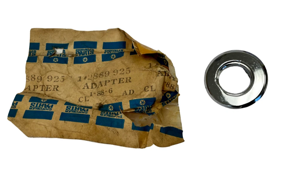 Dodge Coronet Charger 1968-1970 adaptador de montaje de antena manual 2889925 nuevo de Lote Antiguo Foto 2 de 4