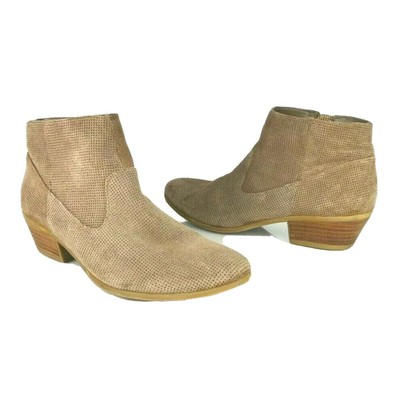 steve madden aker bootie taupe