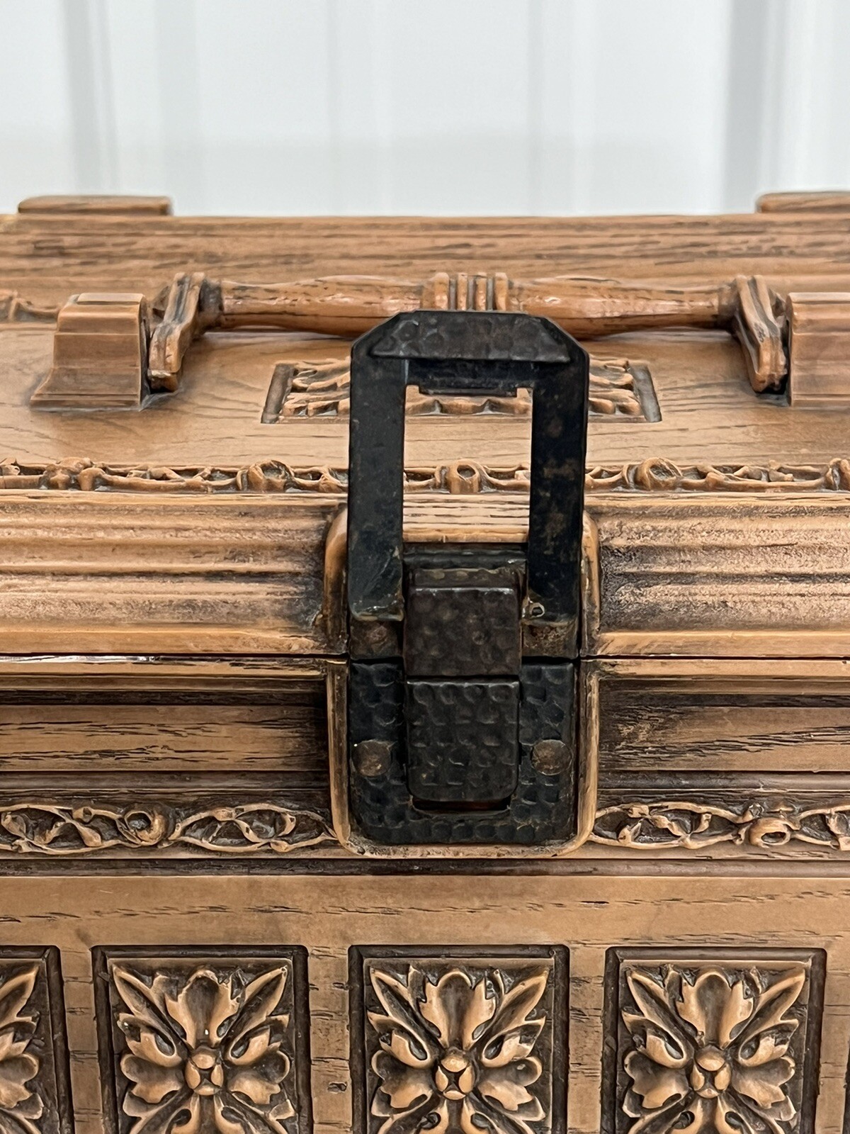 VTG MAX KLEIN PLASTIC SEWING STORAGE BOX WITH HANDLE BARABOO WISCONSIN