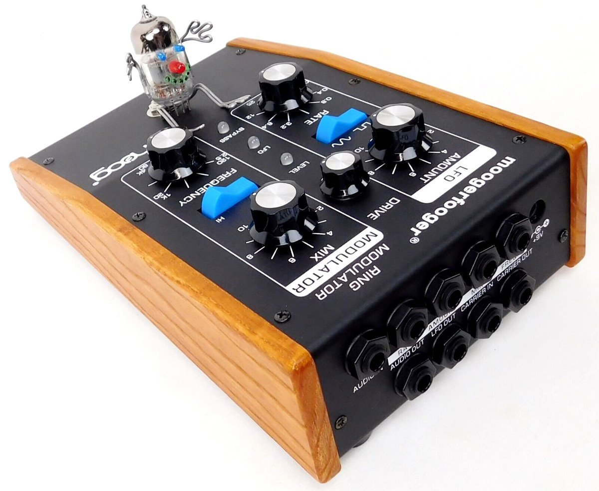 Moog Moogerfooger MF-102 Ring Modulator Synthesizer +Fast 