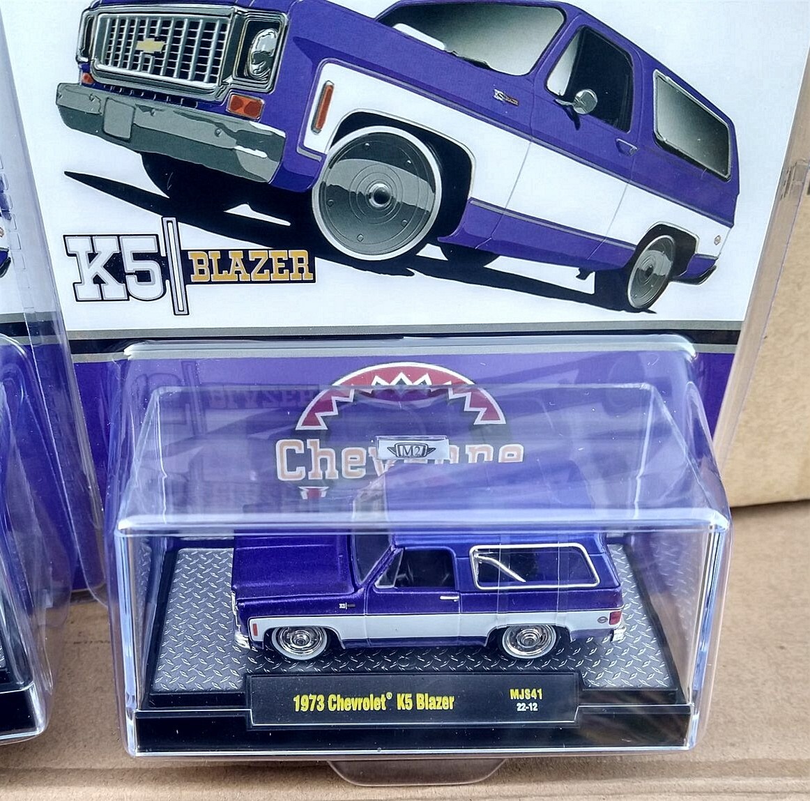M2 Chevrolet K5 Blazer 1973 Custom Violet White 31500 MJS41 1/64