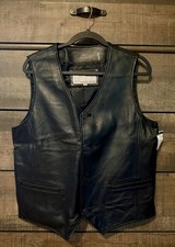 NEW Women  s Size Medium Wilsons Genuine Leather Vest Country Biker Jacket M NWT