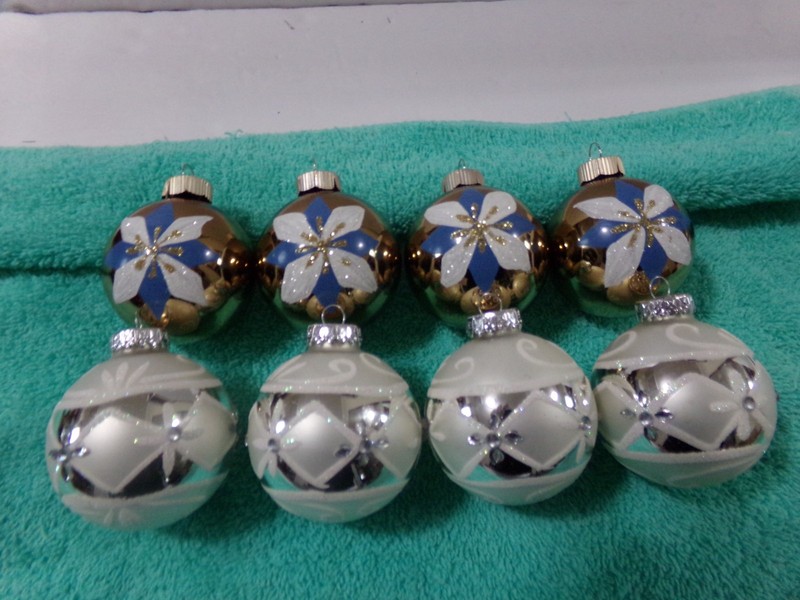 8 BEAUTIFUL WHITE & GOLD GLASS CHRISTMAS ORNAMENTS 2 1/2" BY 2 1/4" EX.