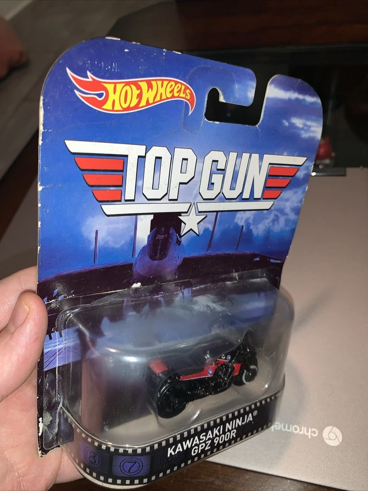 Motocicleta Hot Wheels 2016 Retro Entertainment Top Gun Kawasaki Ninja GPZ 900R Foto 3 de 4