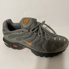Nike Air Max Plus Tn SE Dark Stucco Total Orange Black Mens Size 6.5 Rear