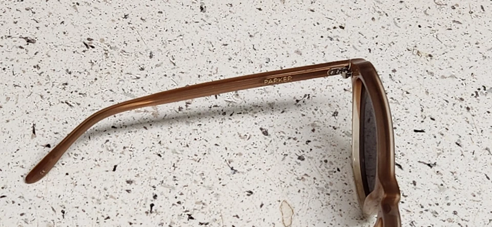 Lentes negras Wildfox Parker Biege Frames usadas de uso pesado Foto 3 de 4